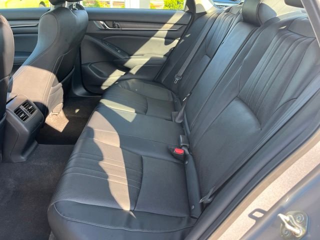 Used 2018 Lunar Silver Metallic Honda Touring image 12