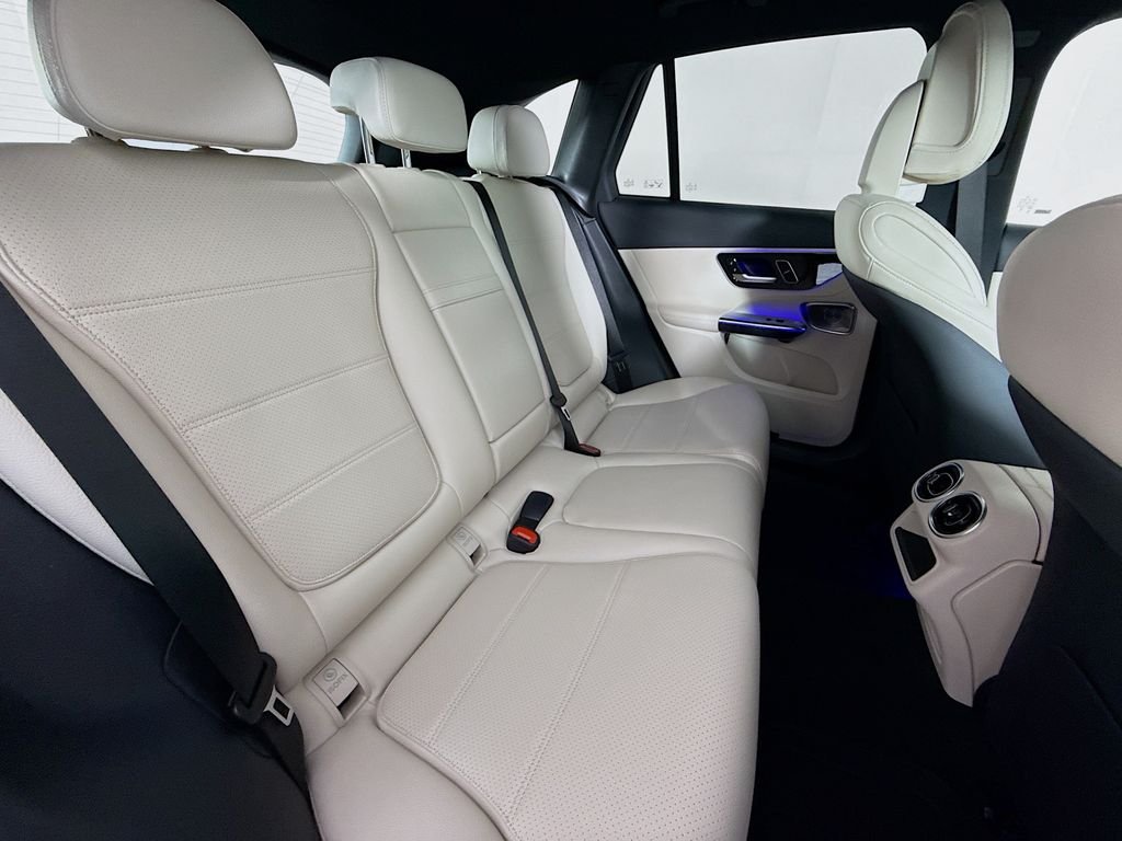 Used 2025 Red Mercedes-Benz GLC 300 image 29