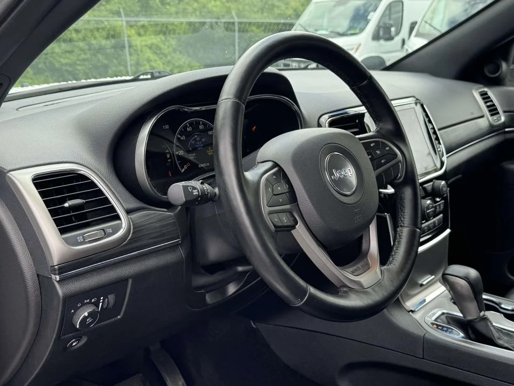 Used 2022 White Jeep Limited image 2