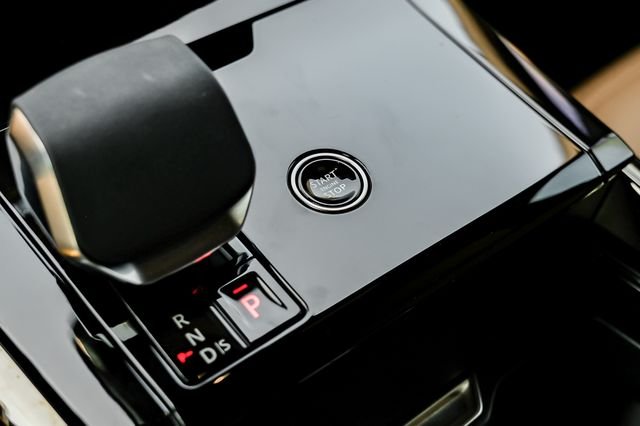 Certified Used 2025 White Land Rover Autobiography image 29