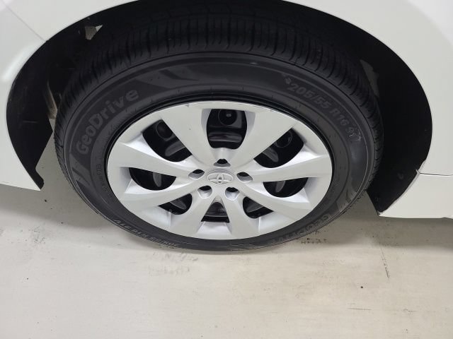 Used 2023 Ice Cap Toyota LE image 32