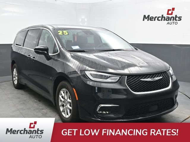 Used 2025 Black Chrysler Select image 1