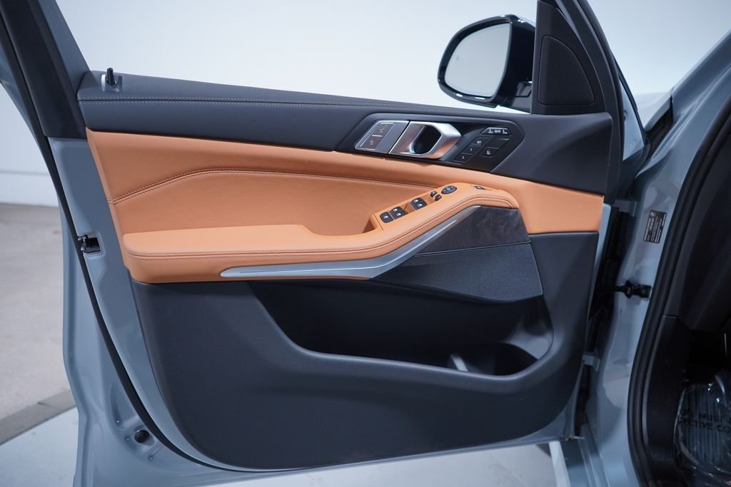 New 2027 Gray Metallic BMW xDrive40i image 21