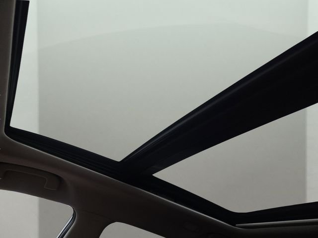 Used 2017 Pearl White Nissan SL image 8