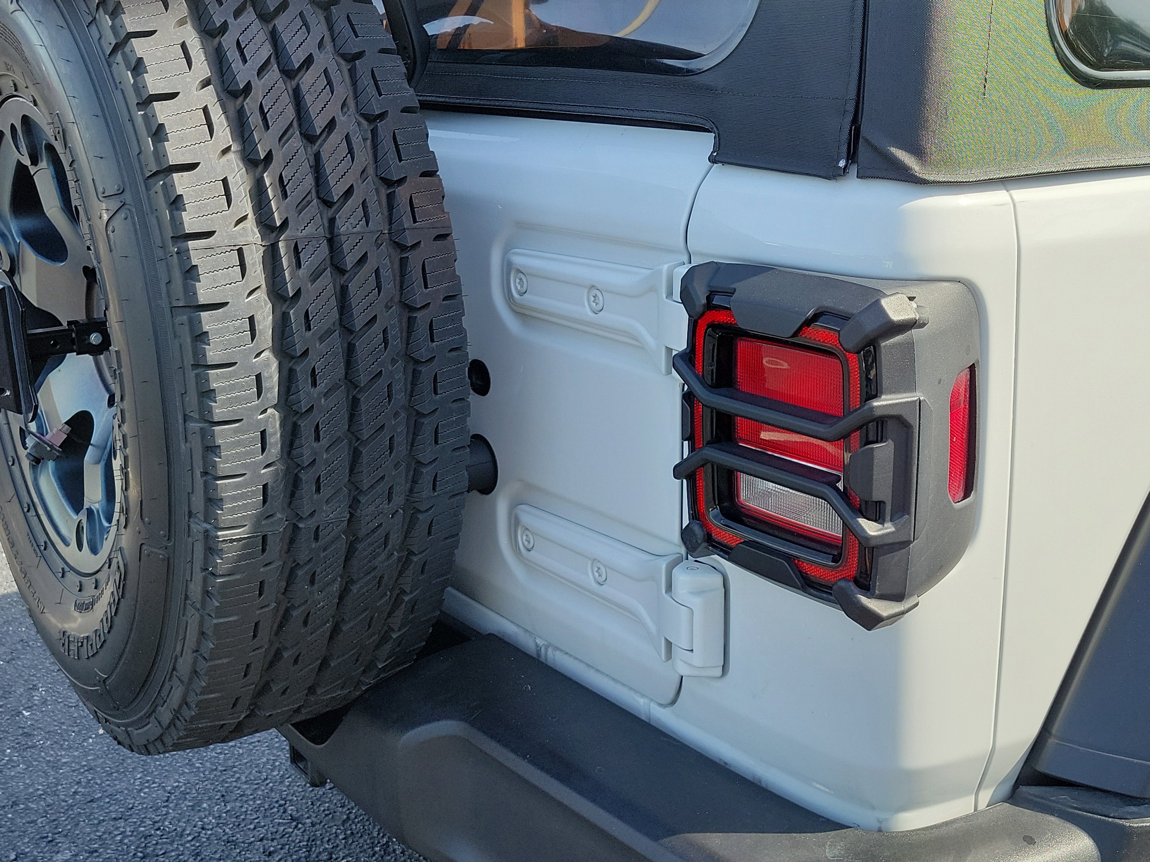 Used 2019 Bright White Clearcoat Jeep Unlimited Sport S image 10