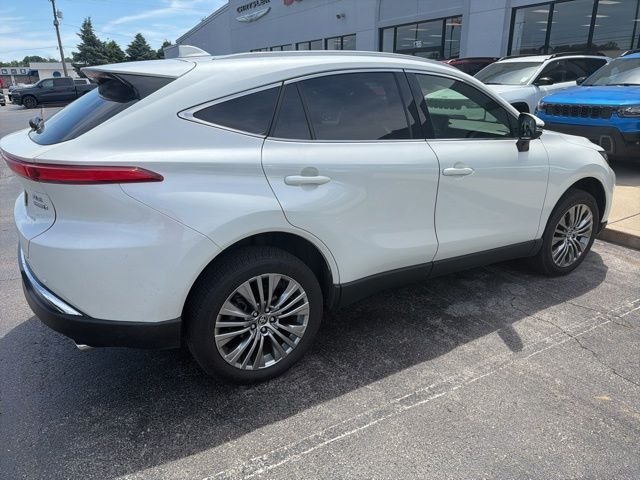 Used 2022 White Toyota XLE image 8