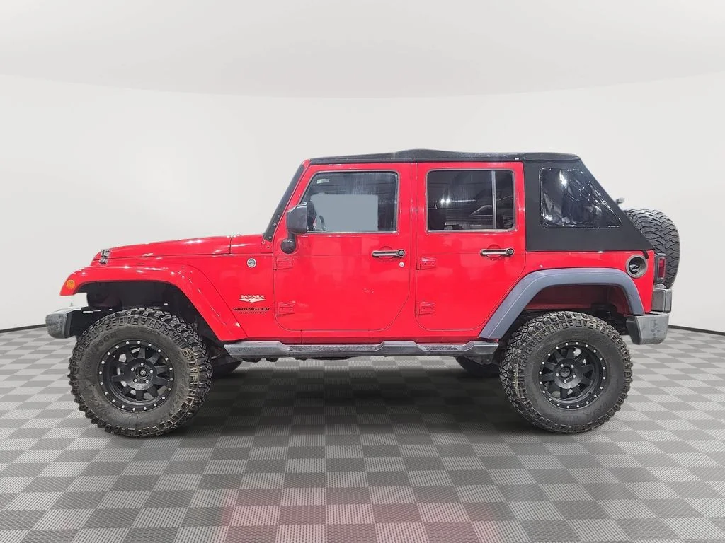 Used 2015 Red Jeep Sahara image 37