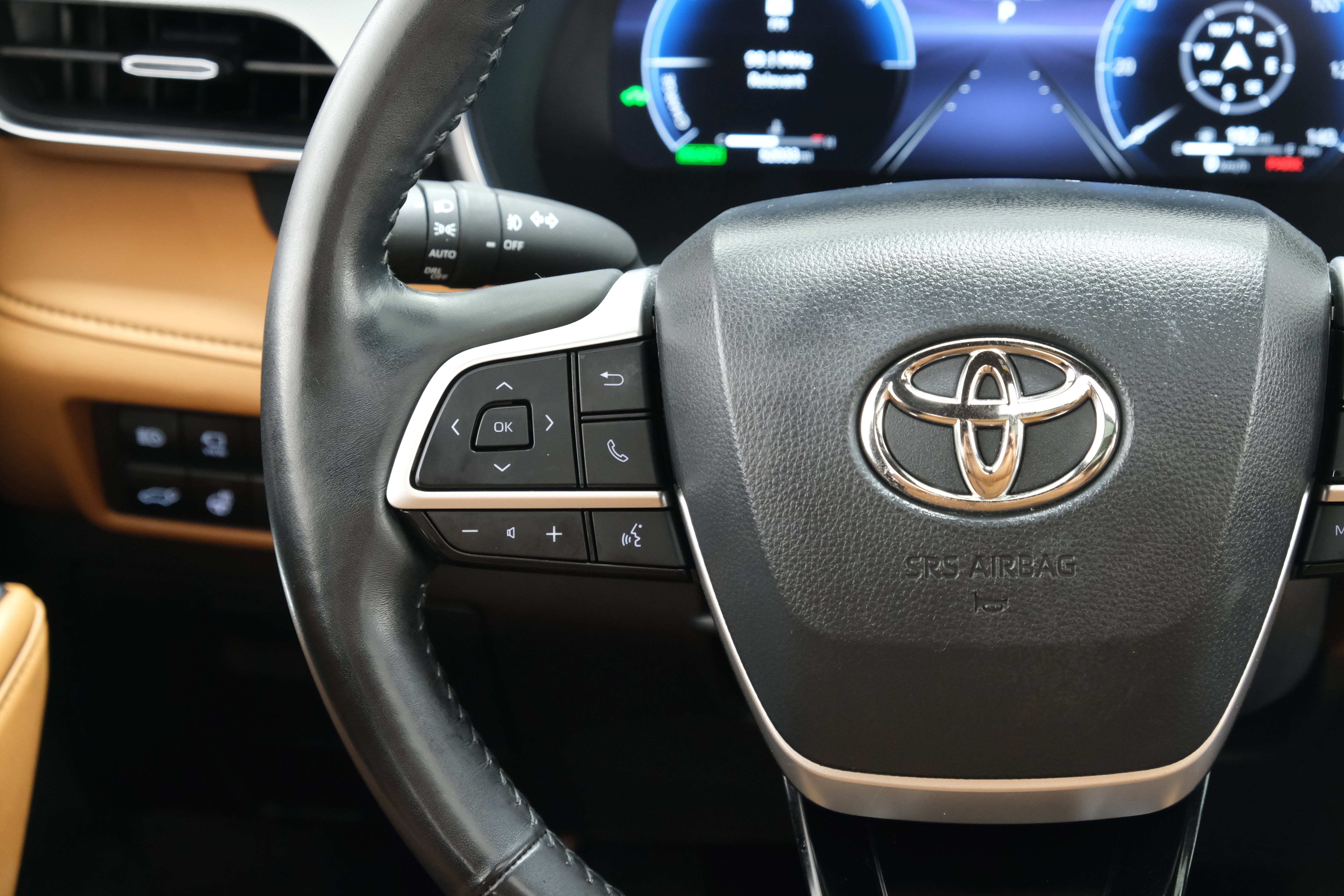 Used 2023 Wind Chill Pearl Toyota Platinum image 12