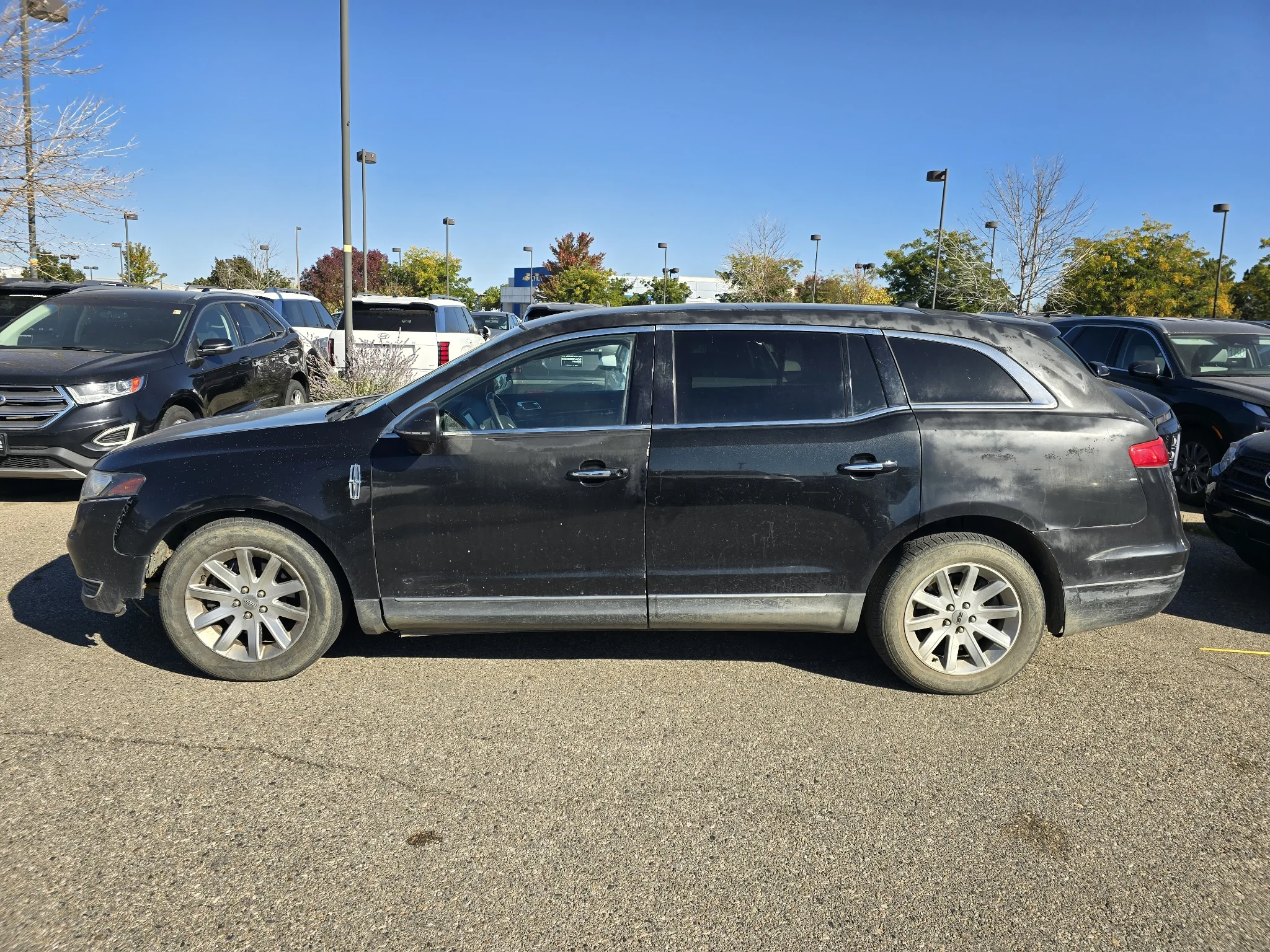 Used 2013 Tuxedo Black Metallic Lincoln Livery image 14