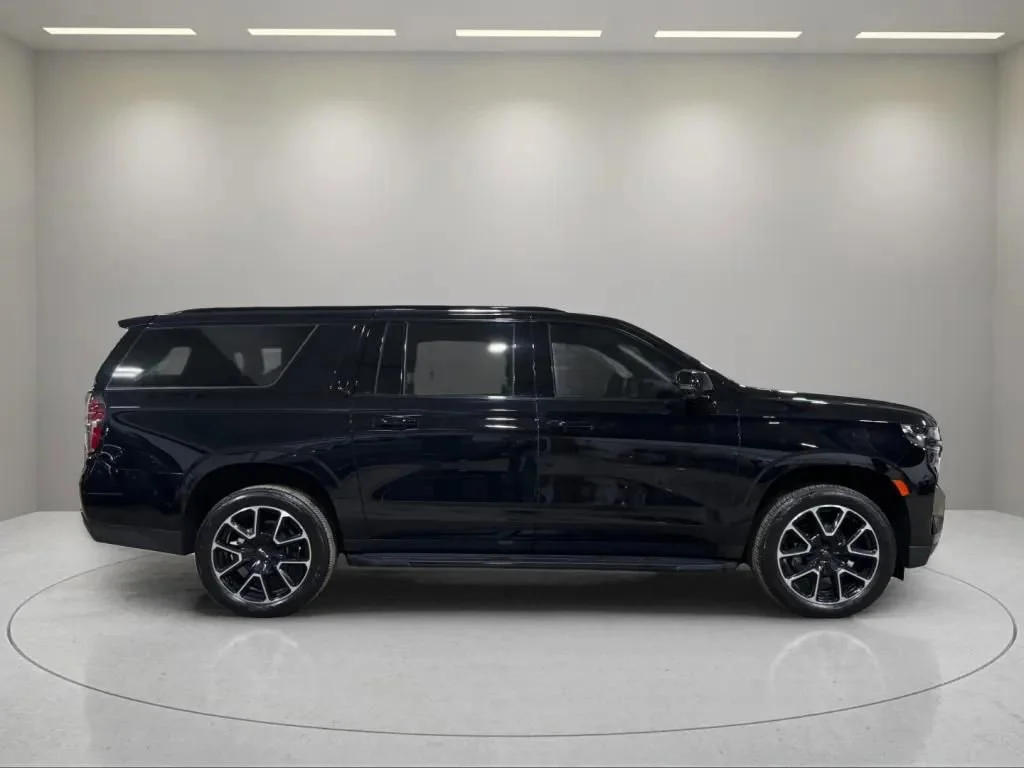 2024 Chevrolet Suburban RST - Photo 7