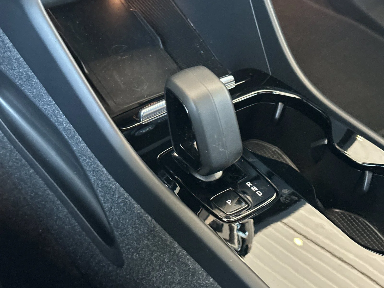 Used 2023 Silver Volvo Ultimate image 25