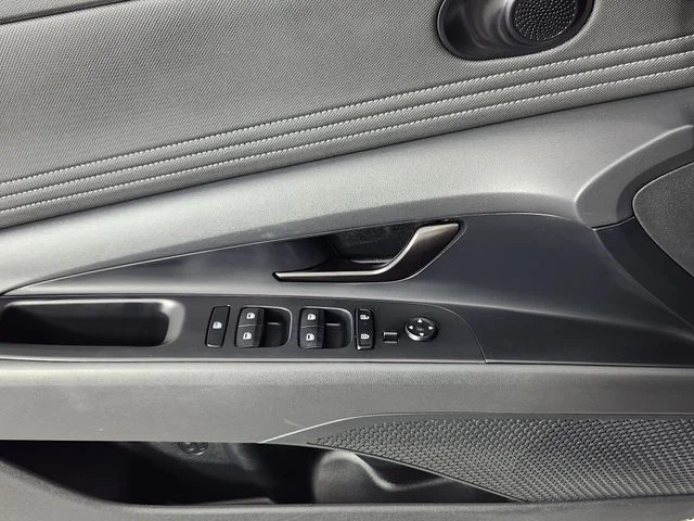 Used 2025 Silver Hyundai SEL Sport image 8