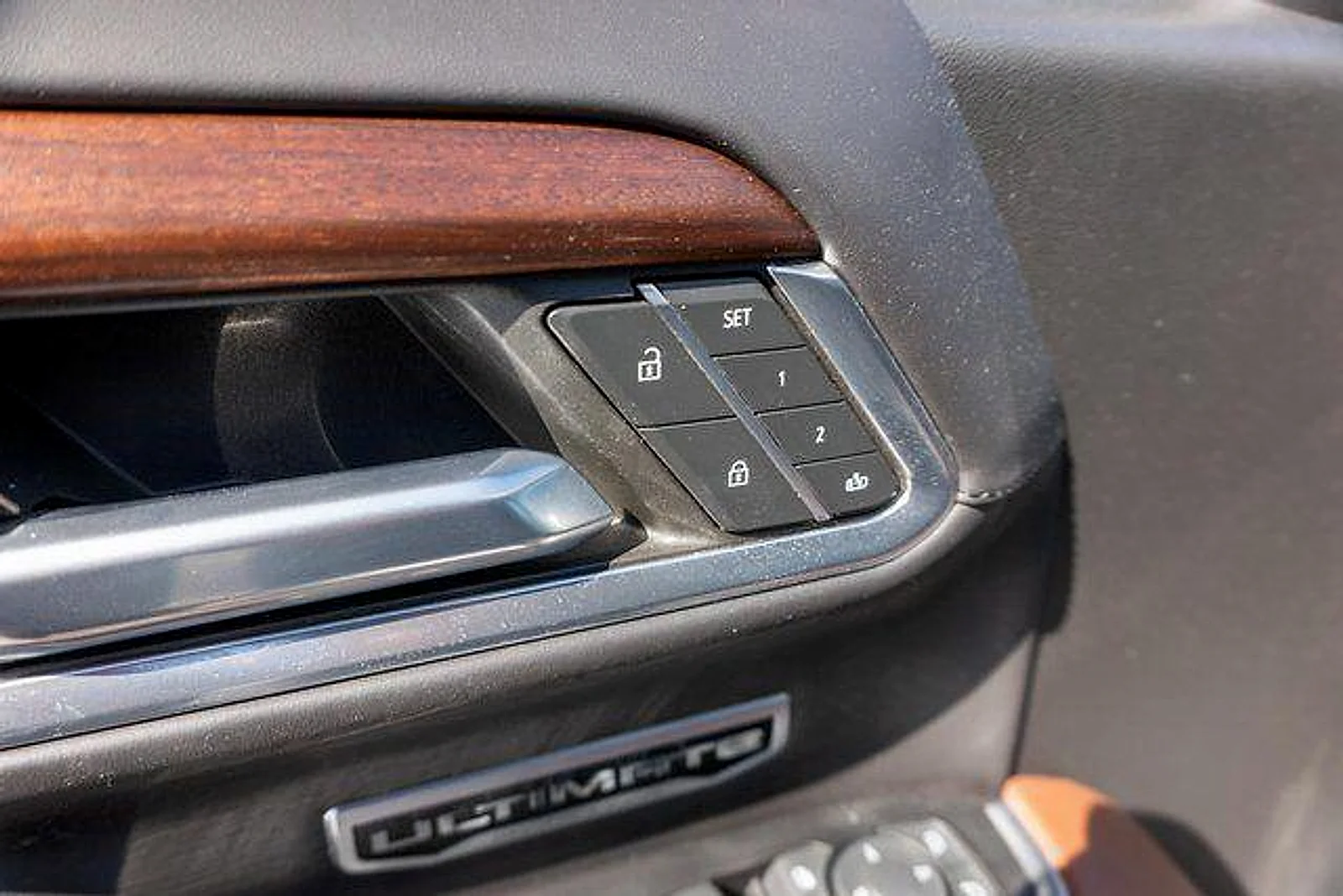 Used 2023  GMC Denali Ultimate image 21