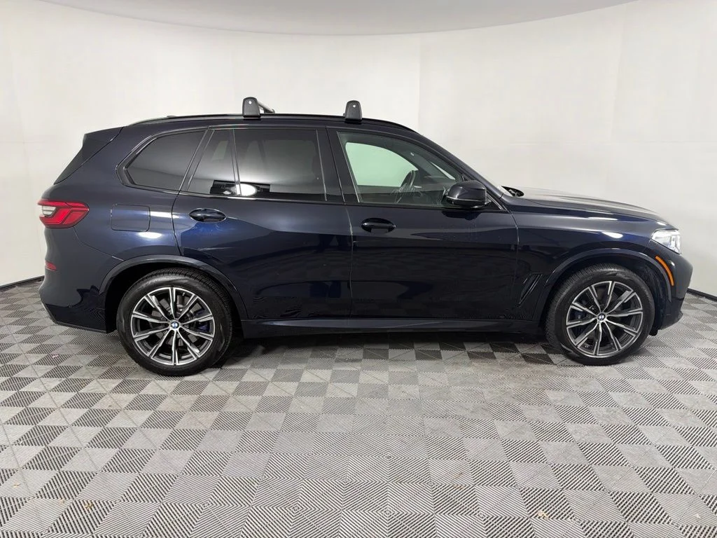 Used 2019 Black BMW xDrive50i image 4