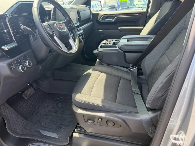 Used 2024 Sterling Metallic GMC Elevation image 17