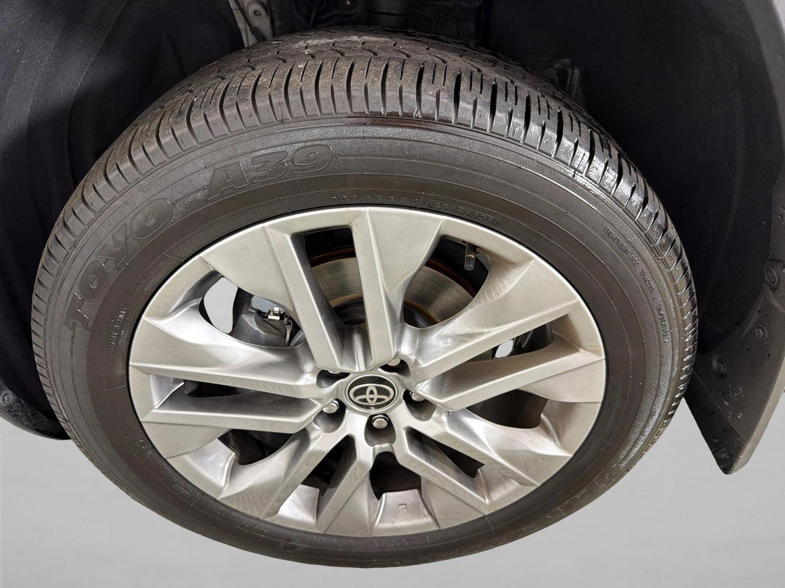 Certified Used 2025 Wind Chill Pearl Toyota Limited image 12