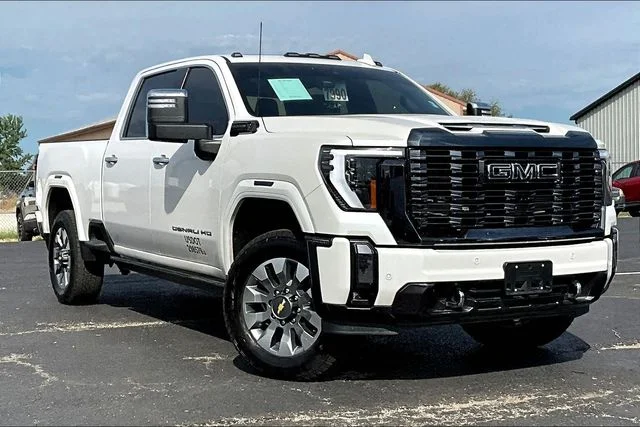 Used 2024 White GMC Denali Ultimate image 2