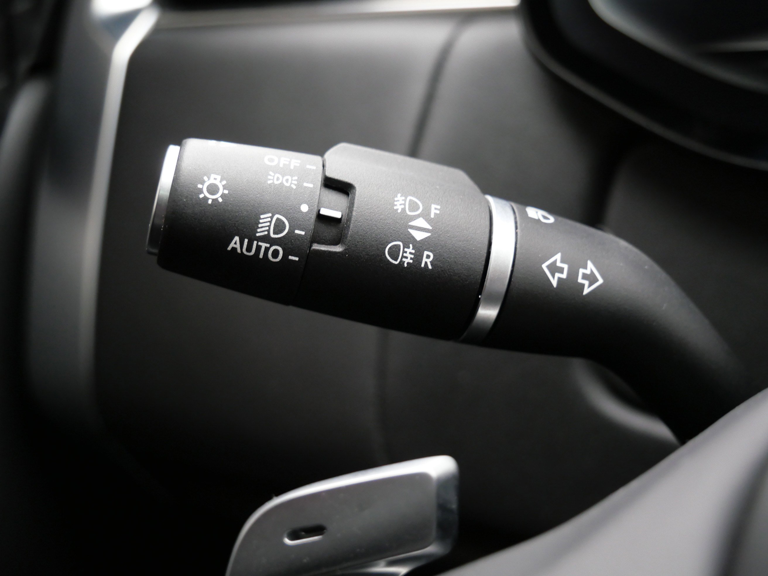 Used 2023 EIGER GREY Land Rover Autobiography image 27