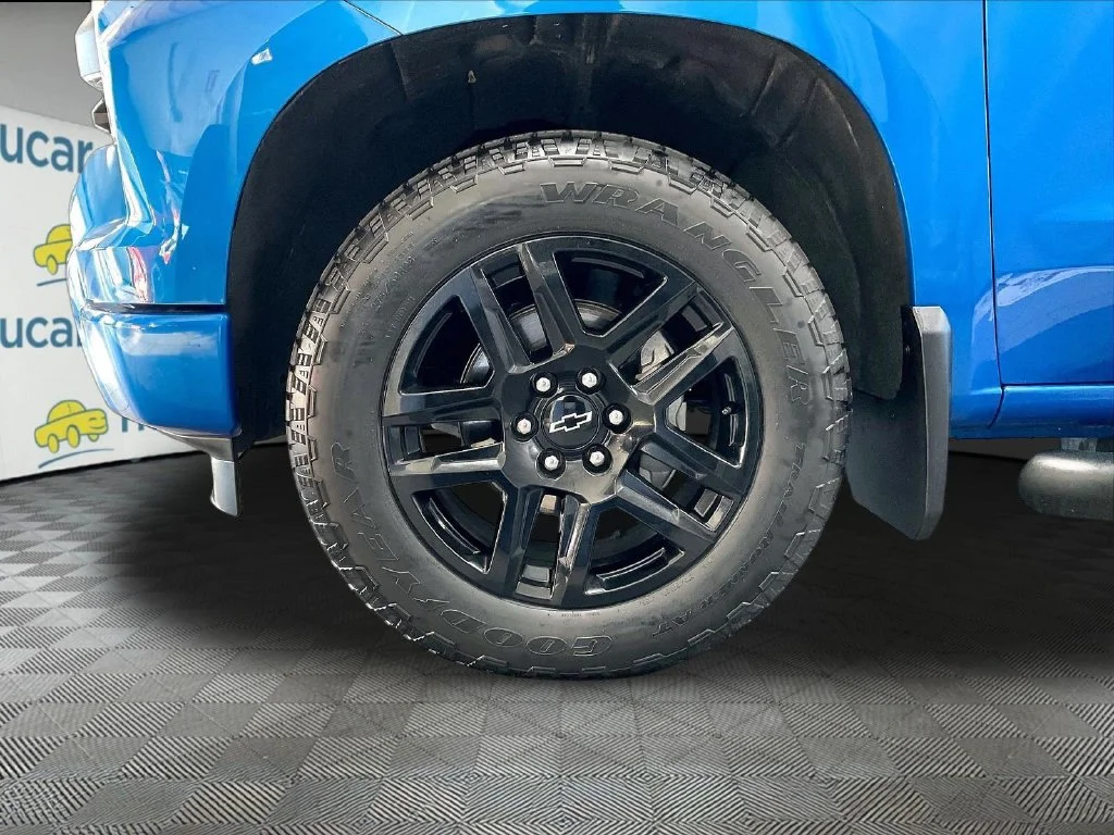 Used 2023 Blue Chevrolet Custom image 7
