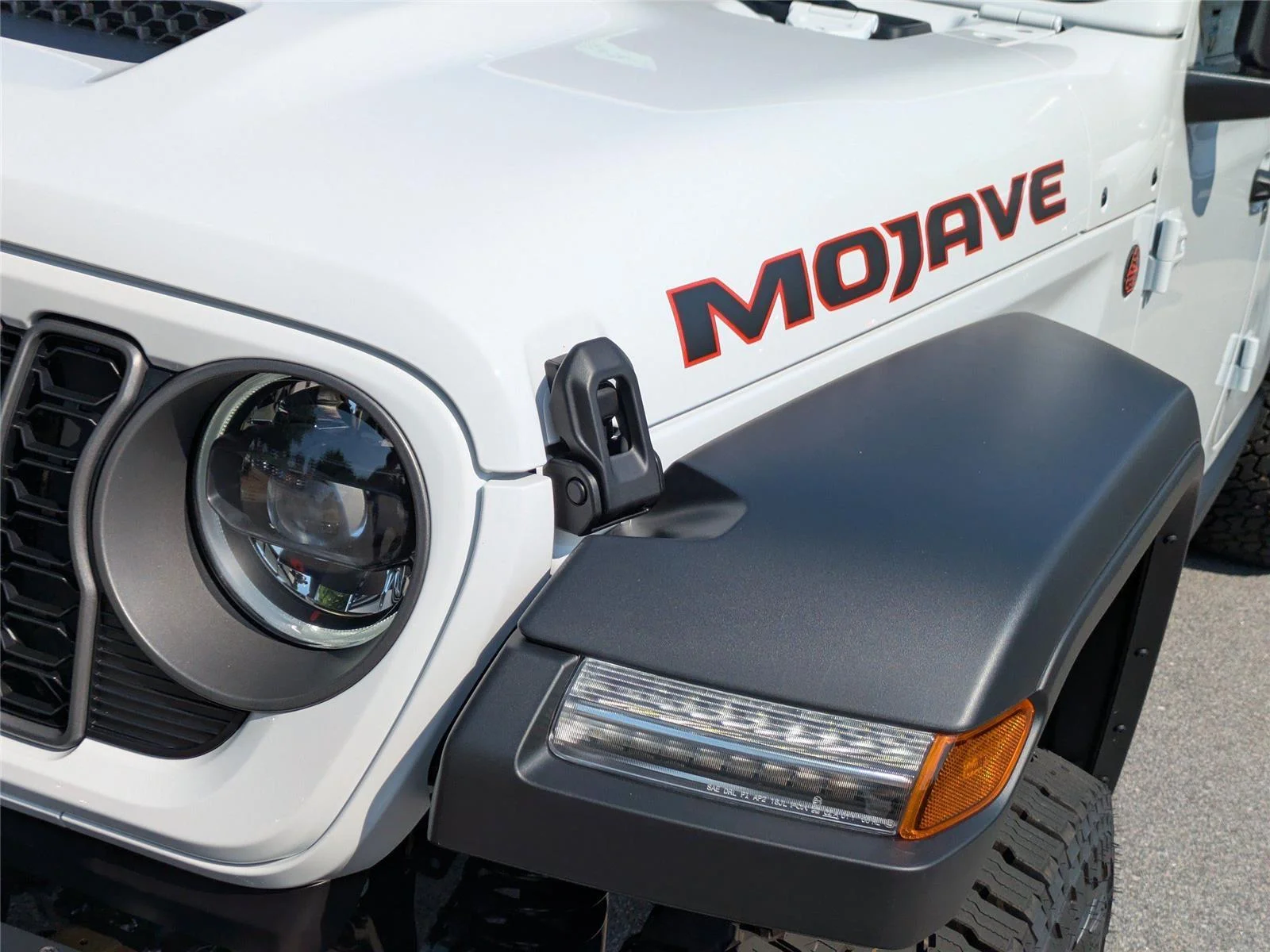 New 2026 Bright White Clearcoat Jeep Mojave image 10