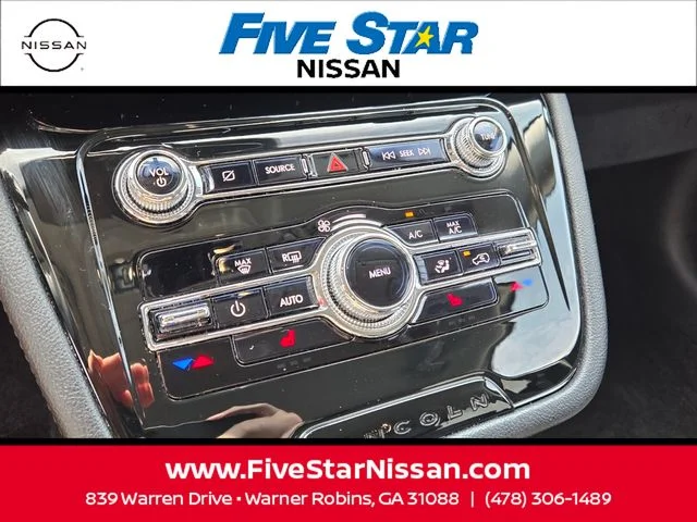 Used 2022 White Lincoln Standard image 22