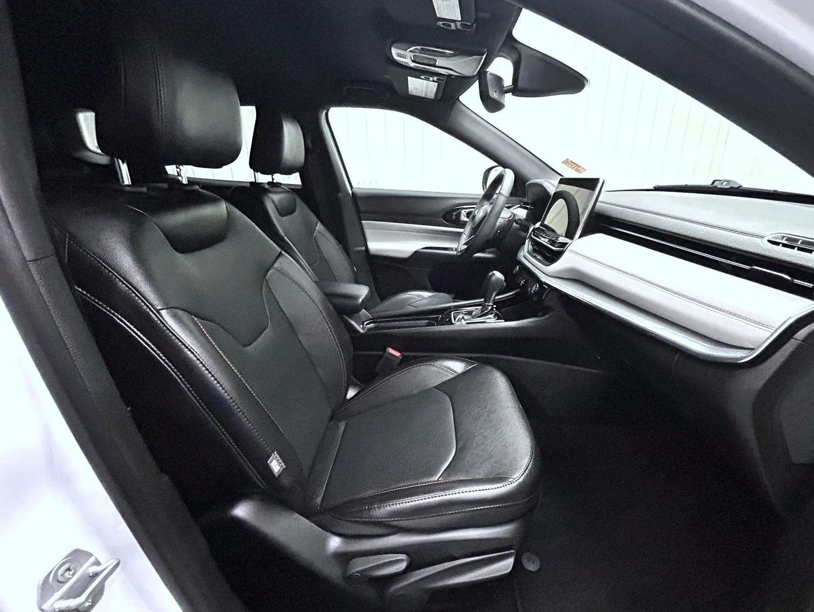 Used 2023 White Jeep Limited image 15