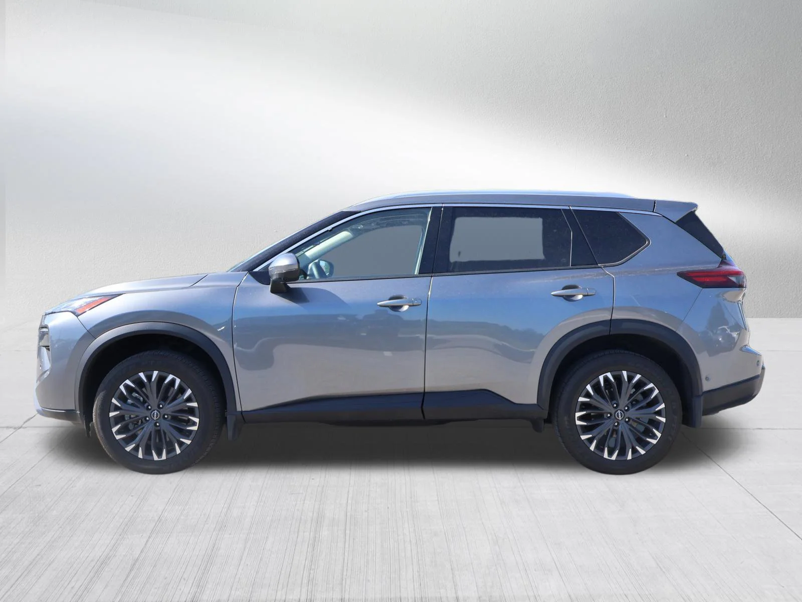 Used 2025 Gun Metallic Nissan SL image 4