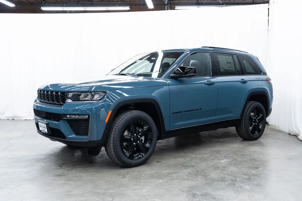 New 2026 Steel Blue Exterior Paint Jeep Limited image 3