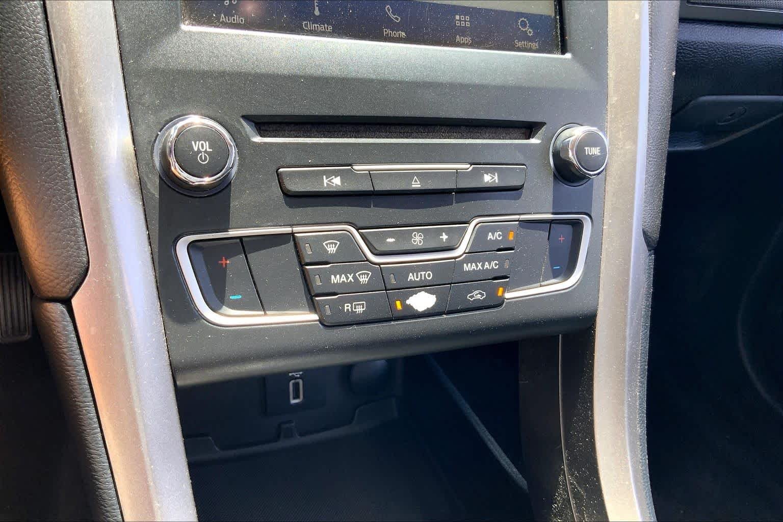 Used 2018 Ruby Red Metallic Tinted Clearcoat Ford SE image 31