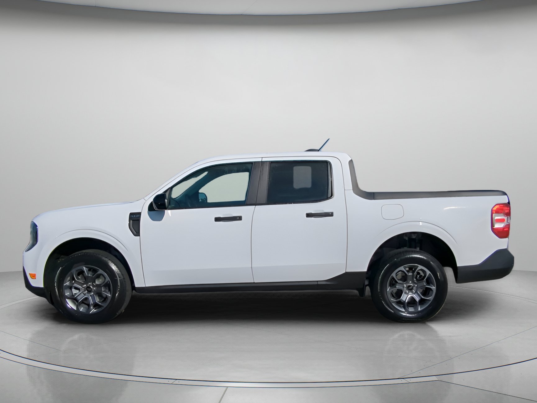 New 2026 Oxford White Ford XLT image 14