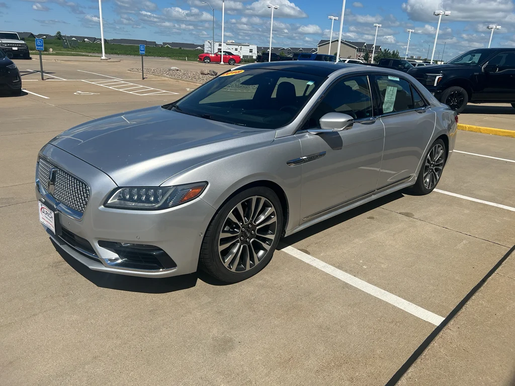 Used 2018 Ingot Silver Metallic Lincoln Reserve image 4