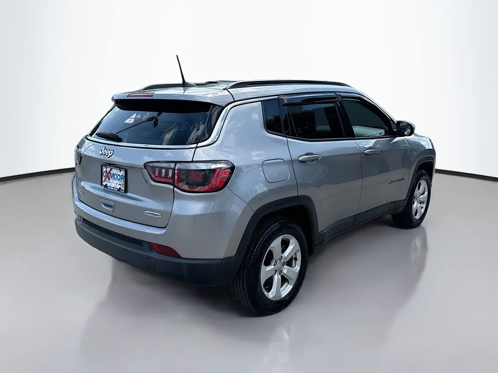 Used 2019 Billet Silver Metallic Clearcoat Jeep Latitude image 7