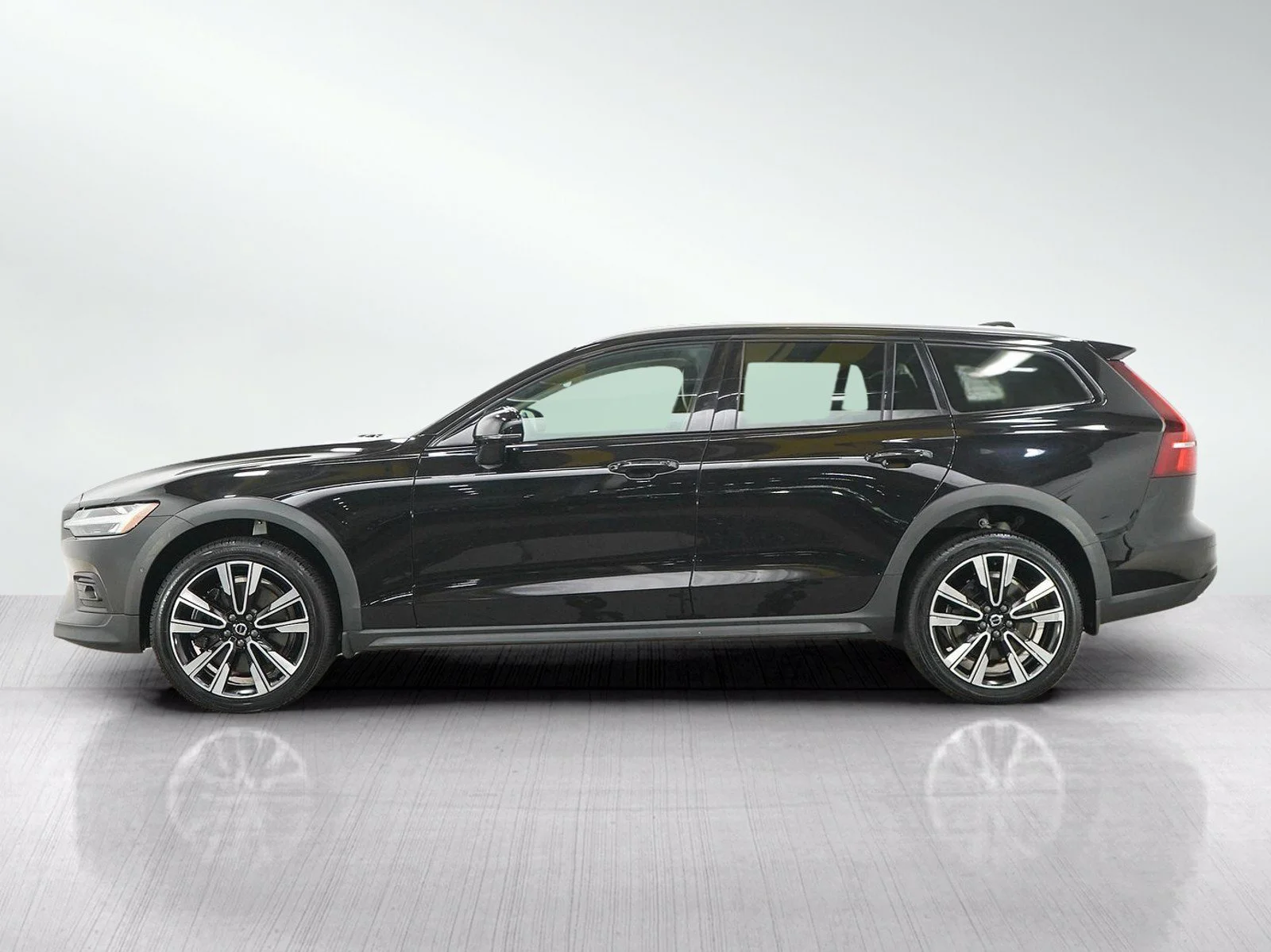 Used 2021 Volvo V60 Cross Country Base with VIN YV4102WK0M1075819 for sale in Wayzata, Minnesota