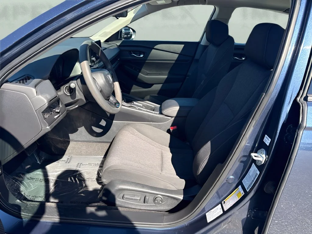 Used 2025 Blue Honda SE image 9
