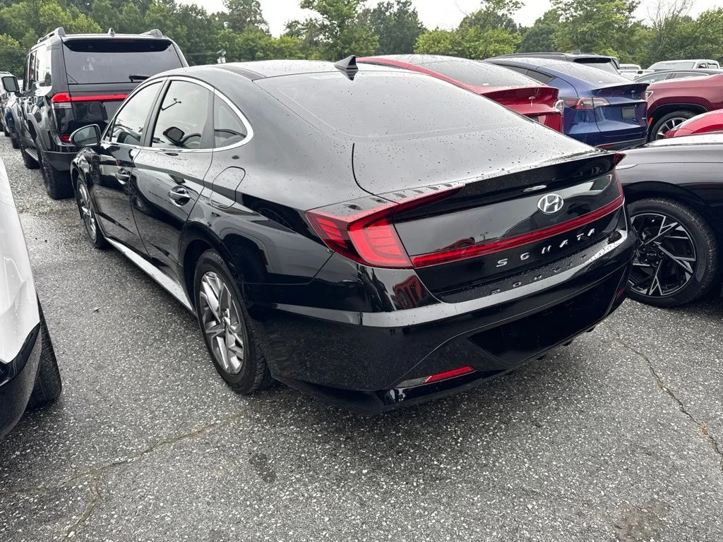 Used 2021 Black Hyundai SEL image 5
