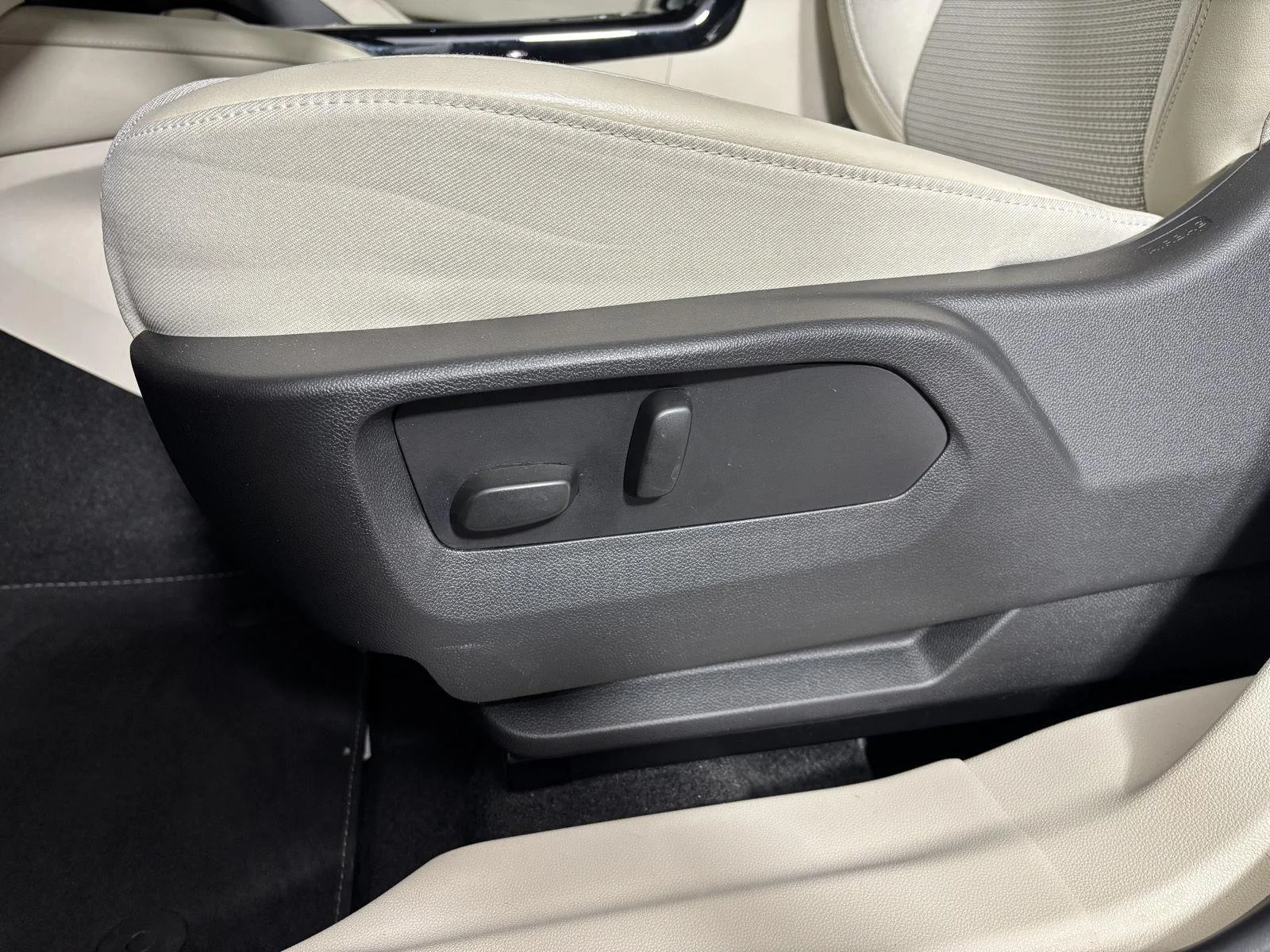 Used 2023 Moonstone Gray Metallic Buick Preferred image 13