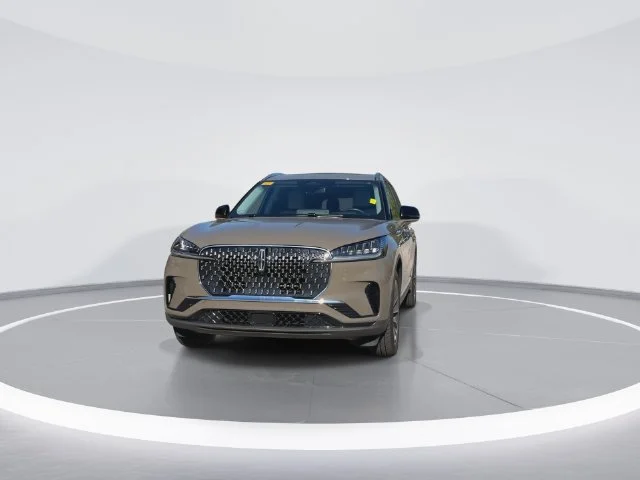 Used 2025 Gray Lincoln Premiere image 3