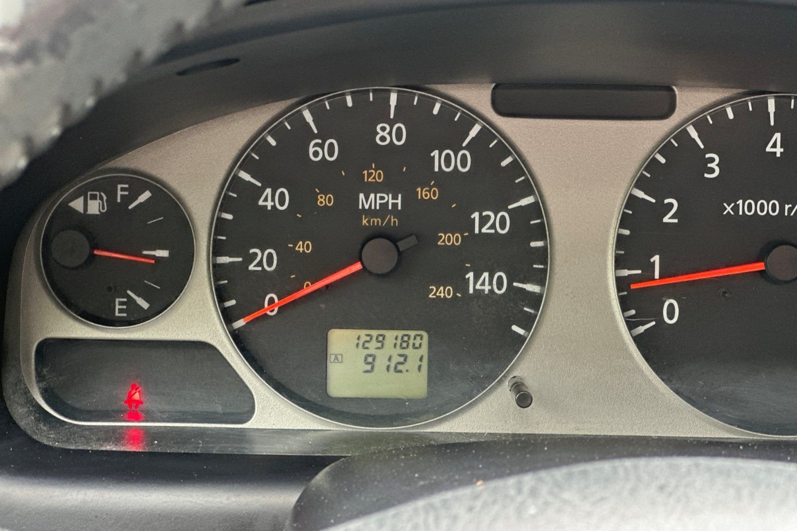 Used 2006 Yellow Nissan SE-R image 25