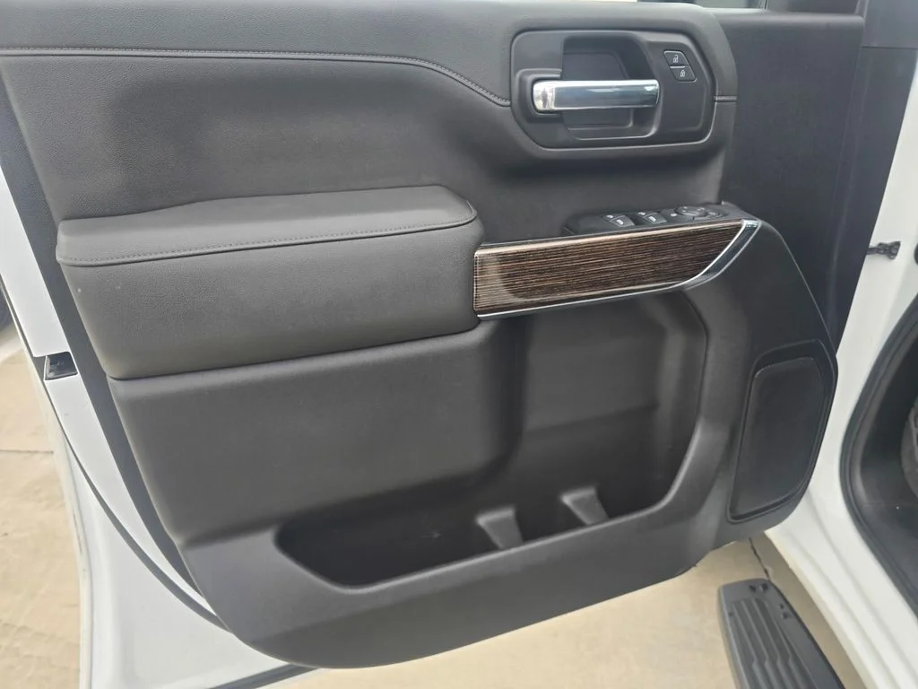 Used 2023 White GMC SLE image 23