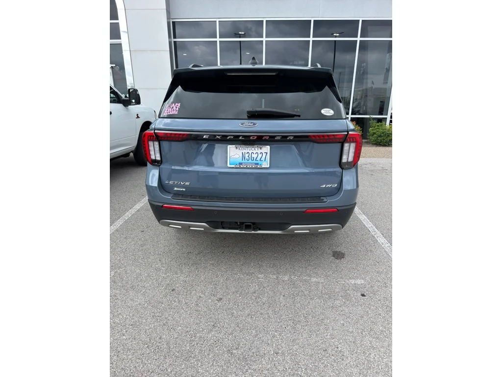 Used 2025 Vapor Blue Metallic Ford Active image 4