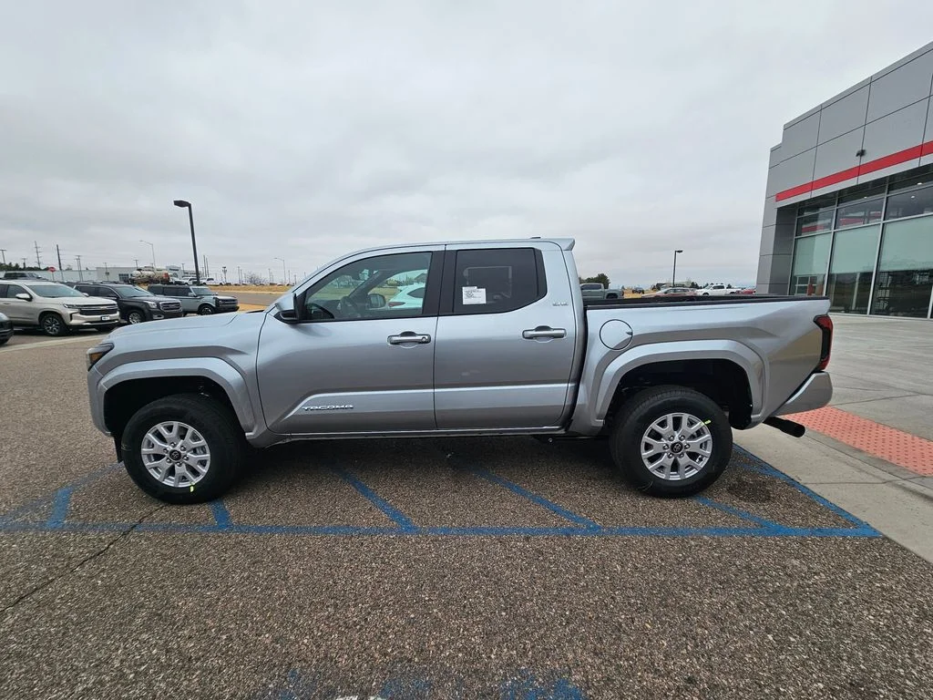 2026 Toyota Tacoma SR5 - Photo 9