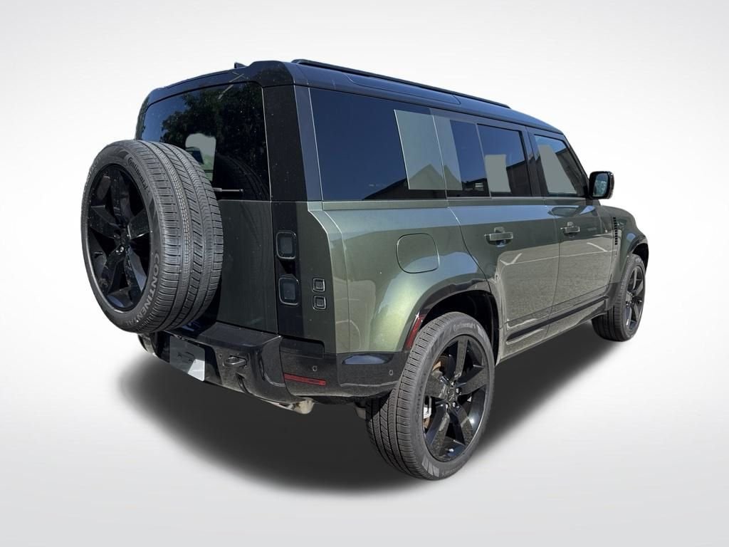 New 2026 Woolstone Green Land Rover X-Dynamic SE image 5