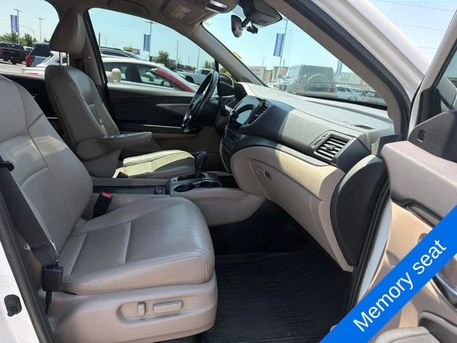 Used 2019 White Diamond Pearl Honda EX-L image 11