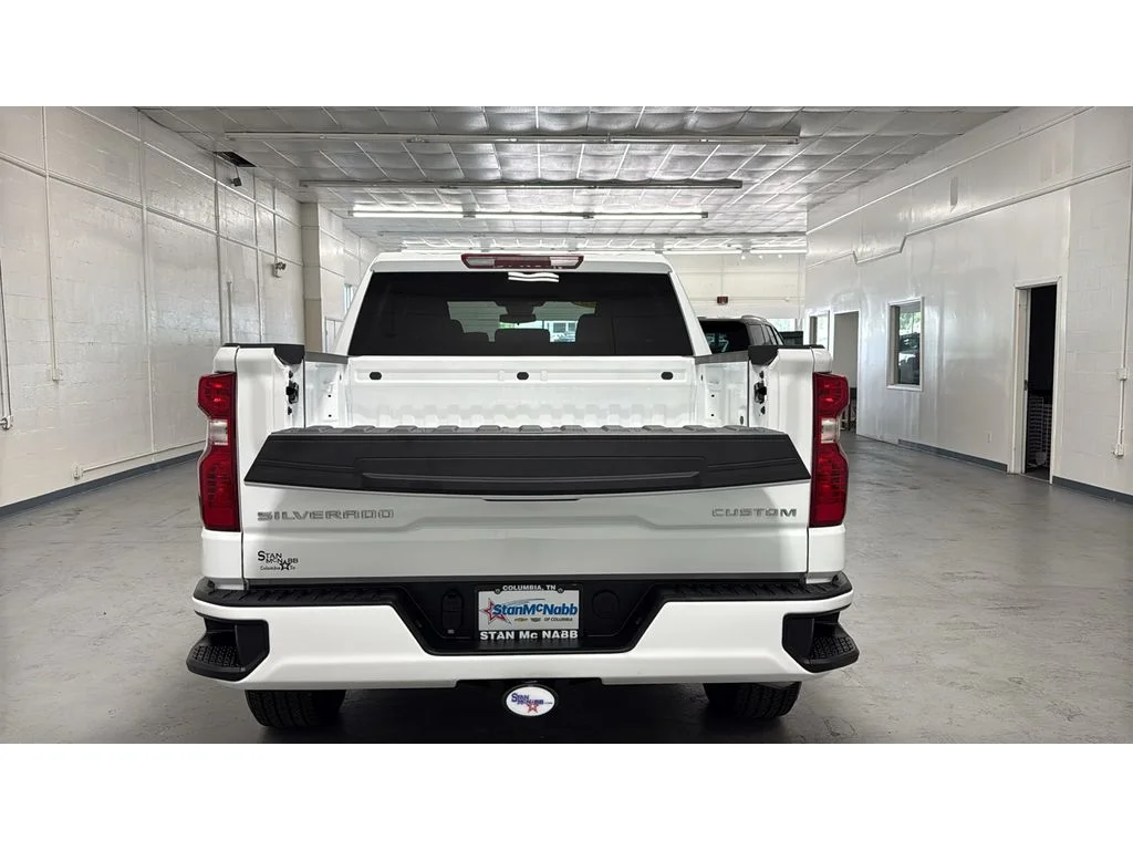 Used 2025 Summit White Chevrolet Custom image 9