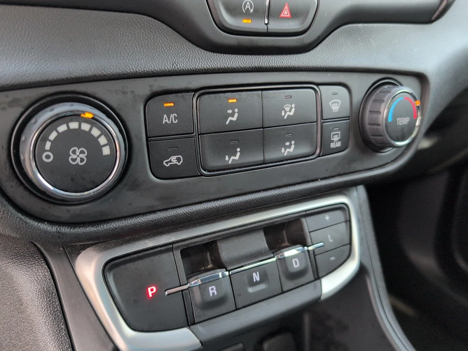 Used 2024 Summit White GMC SLE image 18