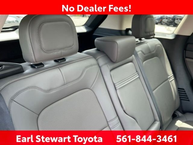 Used 2023 Silver Lincoln Reserve image 33