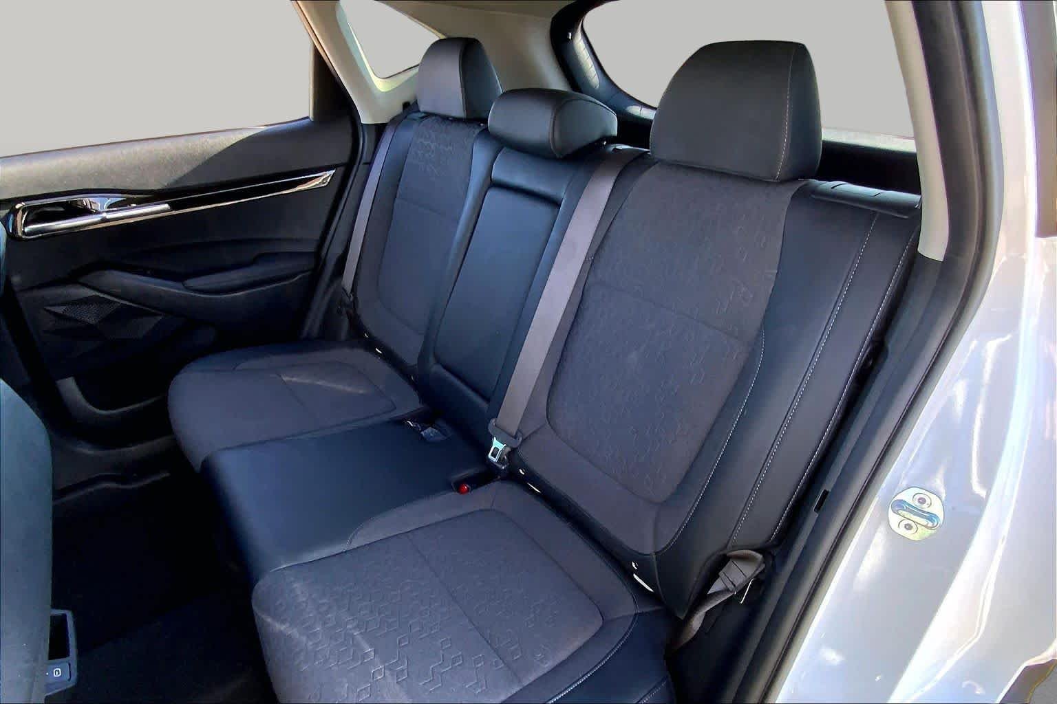 Used 2024 Snow White Pearl Kia X-Line image 21