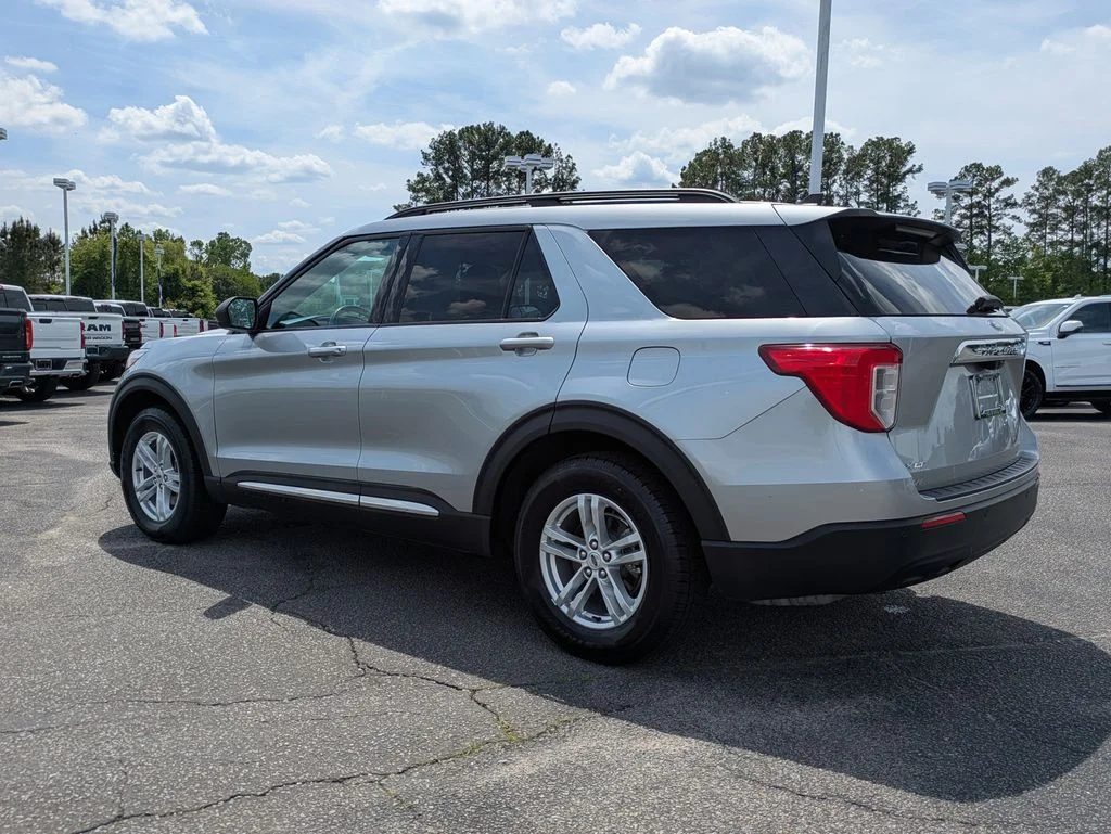 Used 2023 Silver Ford XLT image 7