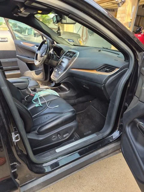 Used 2015 Black Lincoln Base image 9