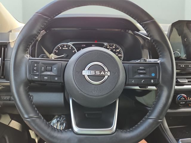 Used 2023 Scarlet Nissan SL image 25
